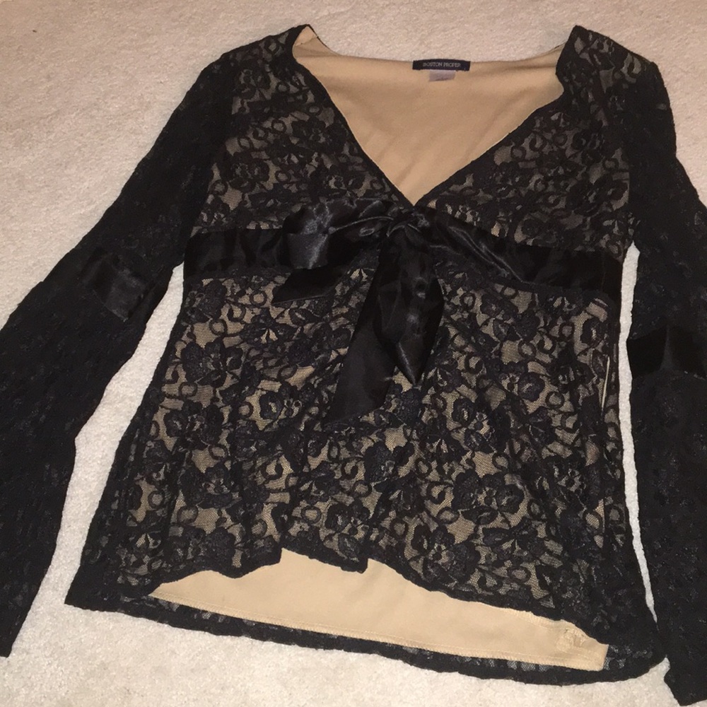 Lace top with a flowery lace pattern